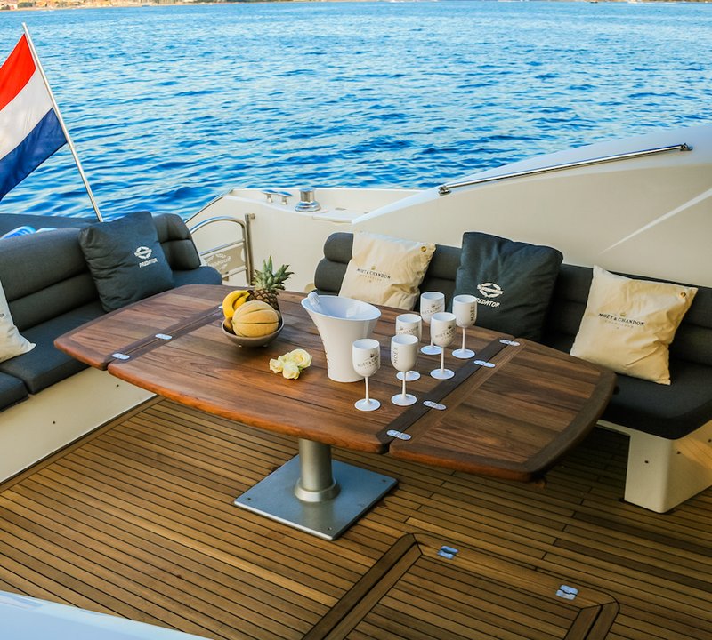 predator-yacht-charter-details-sunseeker-charterworld-luxury-superyachts